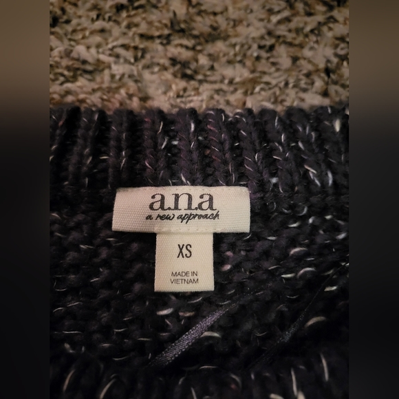A.N.A Women's Grey & White Sweater (XS)(NWOT) - Picture 4 of 4